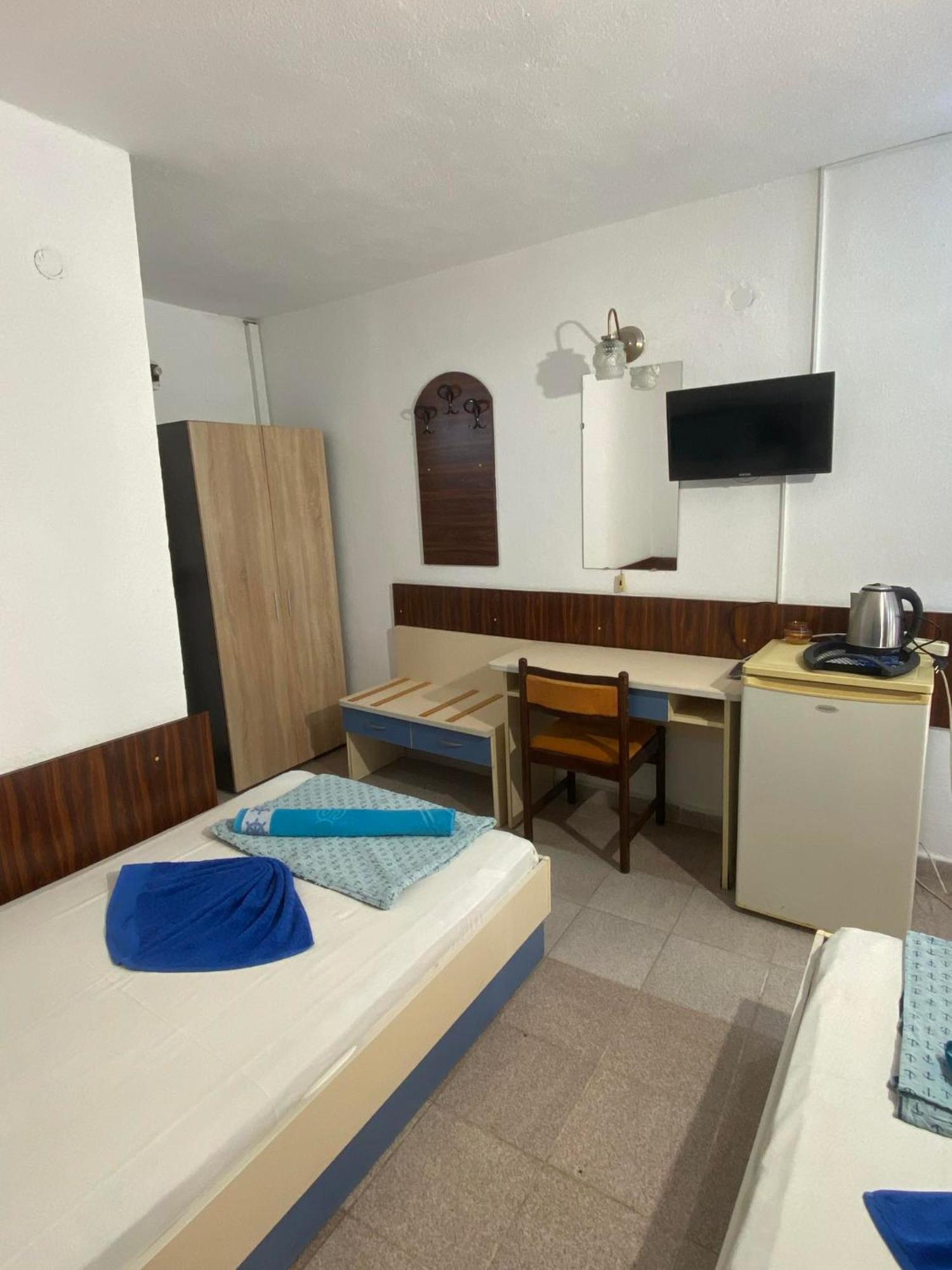 Family Hotel Julian Kranevo Exterior photo